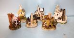 Six David Winter Cottage Collection Houses