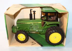 ERTL John Deere MFWD Rowcrop Tractor