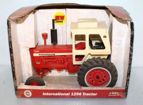 ERTL Case International 1256 Tractor
