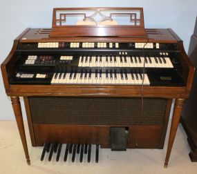 Wurlitzers Electric Organ with Multi-Matic Percussion