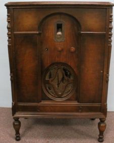 Walnut Majestic Radio