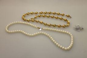 Contemporary 1928 Faux Pearl Necklace