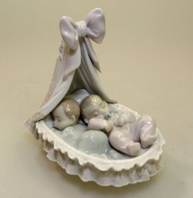 Lladro Figurine Entitled Sweet Dreams