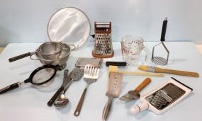 Box Lot of Kitchen Utensils & Measuring Cup