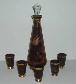 Amber & gold engraved decanter & 5 shot glasses