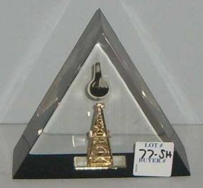 Triangle clear paper weight