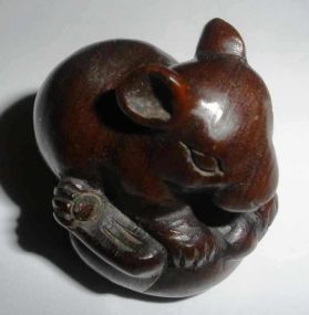 Wooden Carved Netsuke Seated Rat