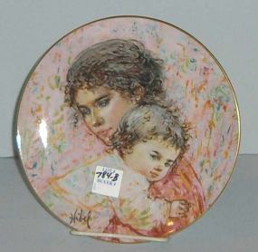 Royal Doulton Edna Hibel 1976 Marilyn and Child Plate