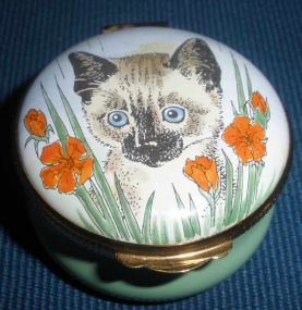 Crummles England Round Covered Enameled Box with Kittens