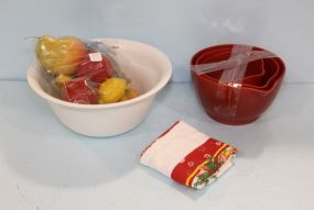 Plastic Mixing Bowls & Plastic Fruit 