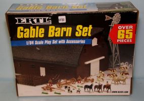 ERTL GABLE BARN SET/65 PIECES WITH ACCESSORIES