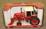 ERTL CASE INTERNATIONAL 986 TRACTOR WITH LOADER