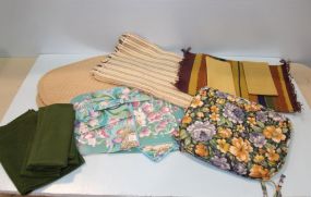 Group of Placemats & Napkins 