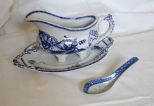 Gravy Boat, Tray & Ladle 