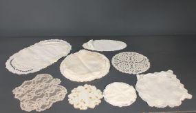 Group of Vintage Tablemats and Doilies Description