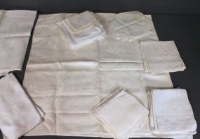 Vintage Tablecloths and Napkins Description