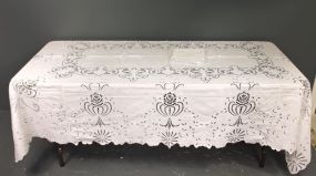 Vintage White Linen Tablecloth Description
