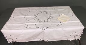 Handmade Batten lace Linen Tablecloth Description