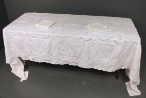 Banquet Size Madeira Linen Tablecloth Description