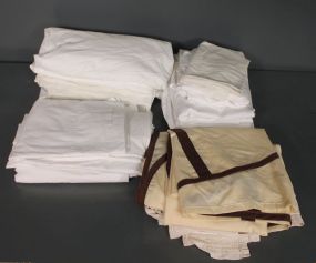 Group of Various Sheets and Pillow Cases Description