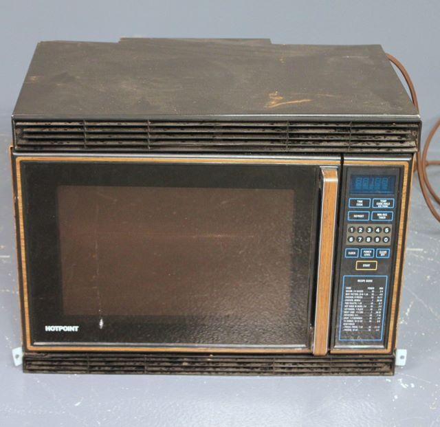 584 Hotpoint Microwave - June July Online Only Auction 2011