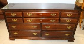 Mahogany Bracket Foot Dresser