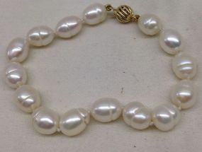 Lady's Freshwater Pearl Bracelet