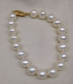 Lady's Freshwater Pearl Bracelet
