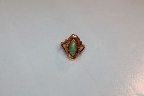 Lady's Ring with Emerald Green Stone
