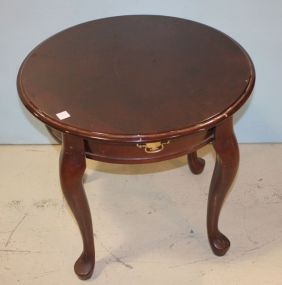 Queen Ann Style Round Side Table 24