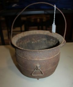 Cast Iron Pot with Handle Has three legs; 10