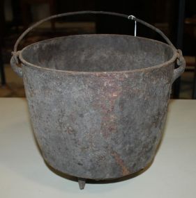 Cast Iron Pot with Handle Has three legs; 10