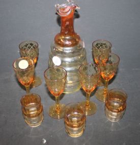Decanter with Six Liquor Glasses and Two Small Glasses Decanter with Six Liquor Glasses and Two Small Glasses