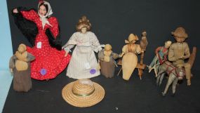 Collection of Dolls cloth, straw.