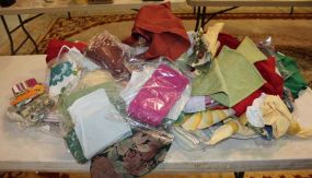Bag Lot of Placemats and Tablecloths Bag Lot of Placemats and Tablecloths