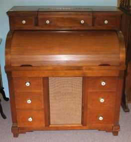 The NewEnglander Vintage Radio/Record Player by Guild