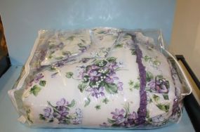 Full Size Six Spread with Lilac Flowers with Matching Shams and Curtains