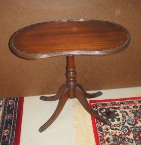 Vintage Mahogany Kidney Shaped Top Table with Duncan Phyfe Style Legs