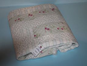 Simply Shabby Chic Rose Pattern Quilt