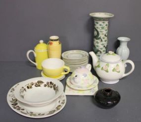 Group of Porcelain Items Description