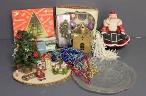 Group of Miscellaneous Christmas Items Description