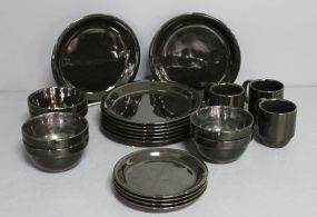 Black Set of Mainstays Dinnerware Description