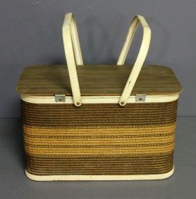 Vintage Picnic Basket Description