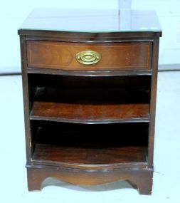 Duncan Phyfe Mahogany End Table Description