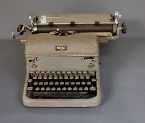 Antique Royal Typewriter Description