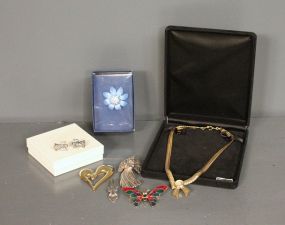 Group of Miscellaneous Jewelry Description