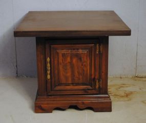 Square Top Table with Table?? Description