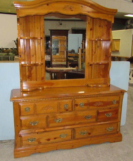0734 Madison County Honey Pine Hutch, Madison Dresser With Hutch