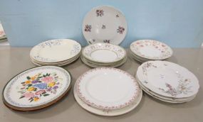 Nineteen Pieces of Porcelain Dinner Plates