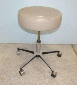 Clamshell Medicial Rolling Stool